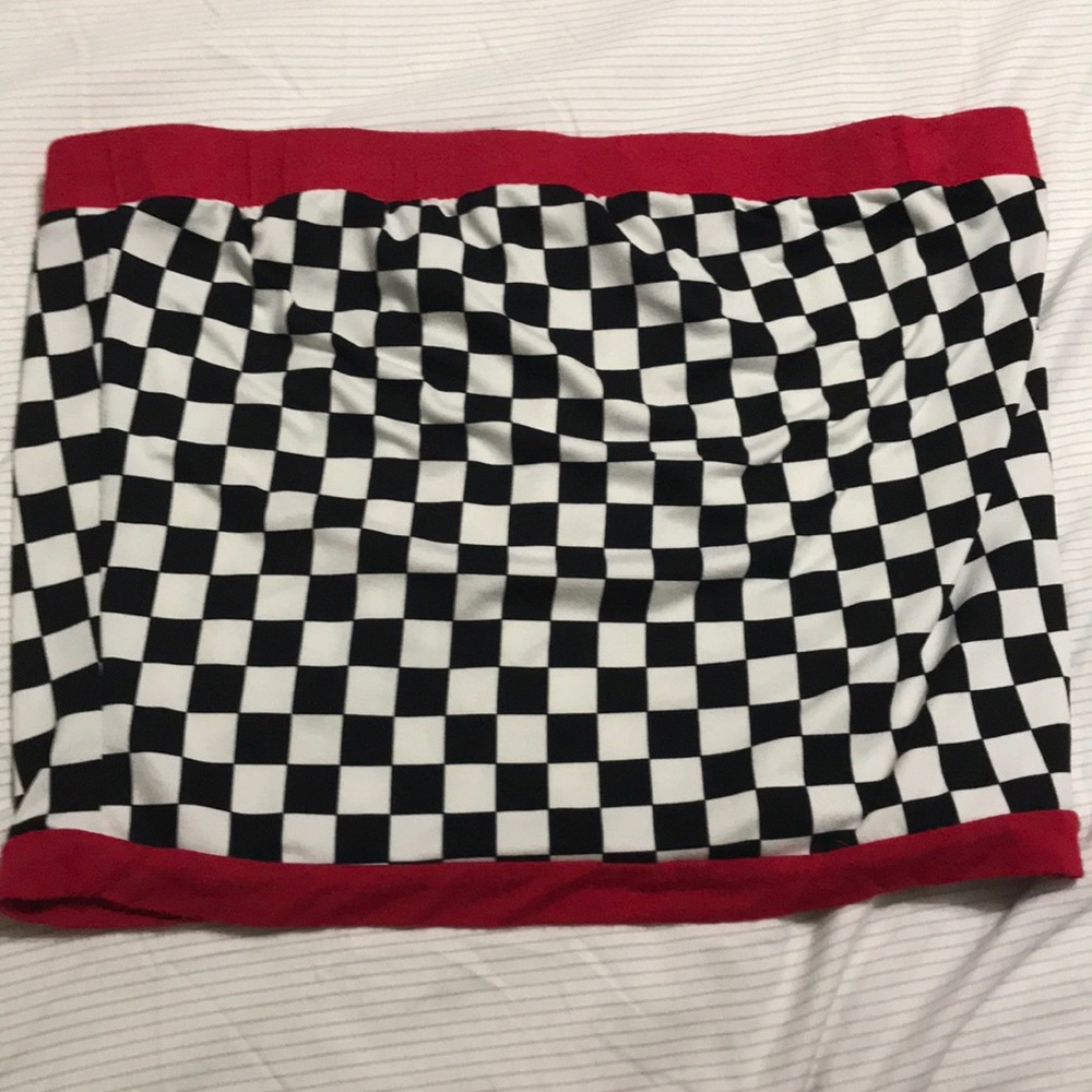CHECKERED RED & BLACK STRAPLESS CROP TOP